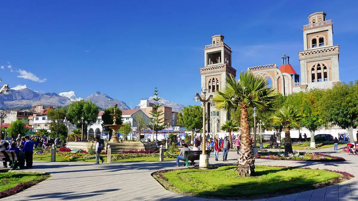 Huaraz, destino del viaje en bus desde Lima con Cruz del Sur