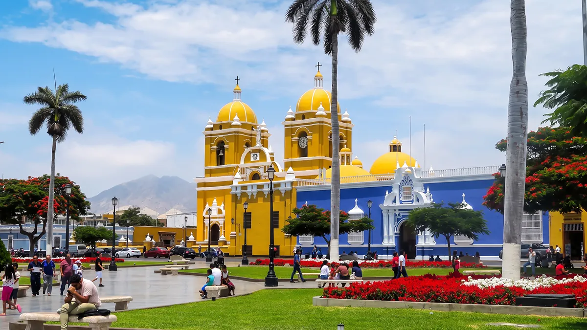 Trujillo, destino del viaje en bus desde Lima con Cruz del Sur
